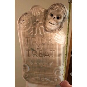 Trick  Treat Tombstone Grave Ghoul & Bat 29" Halloween Lighted Blow Mold.Ex Cond